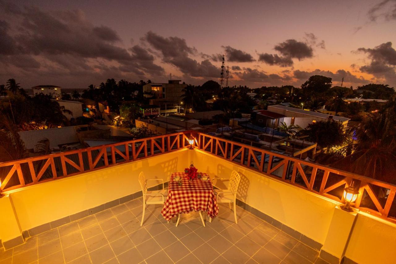 Batuta Maldives Fourson Hotel Thulusdhoo Ngoại thất bức ảnh