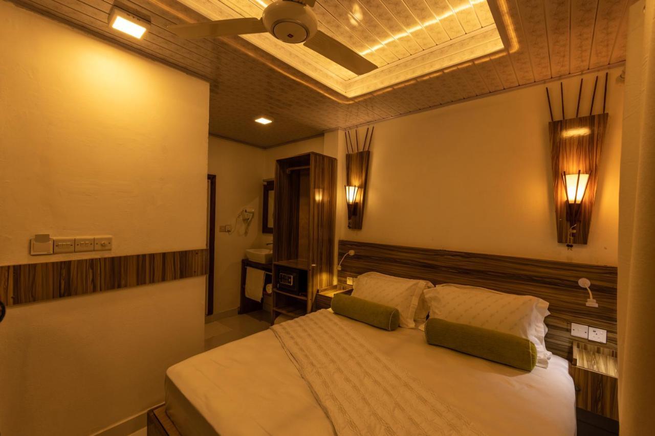 Batuta Maldives Fourson Hotel Thulusdhoo Ngoại thất bức ảnh
