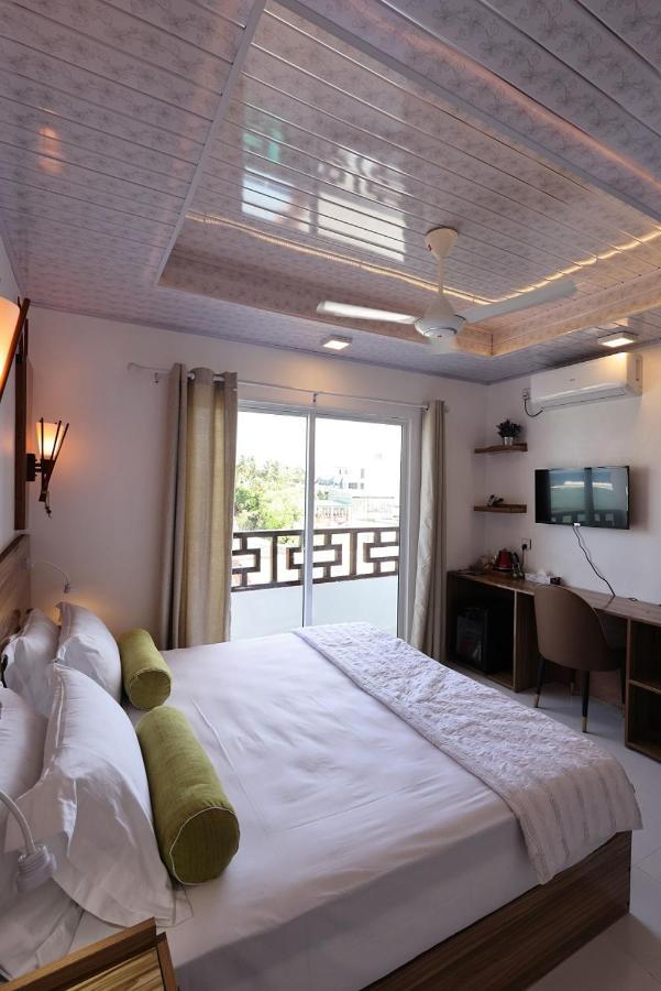 Batuta Maldives Fourson Hotel Thulusdhoo Ngoại thất bức ảnh