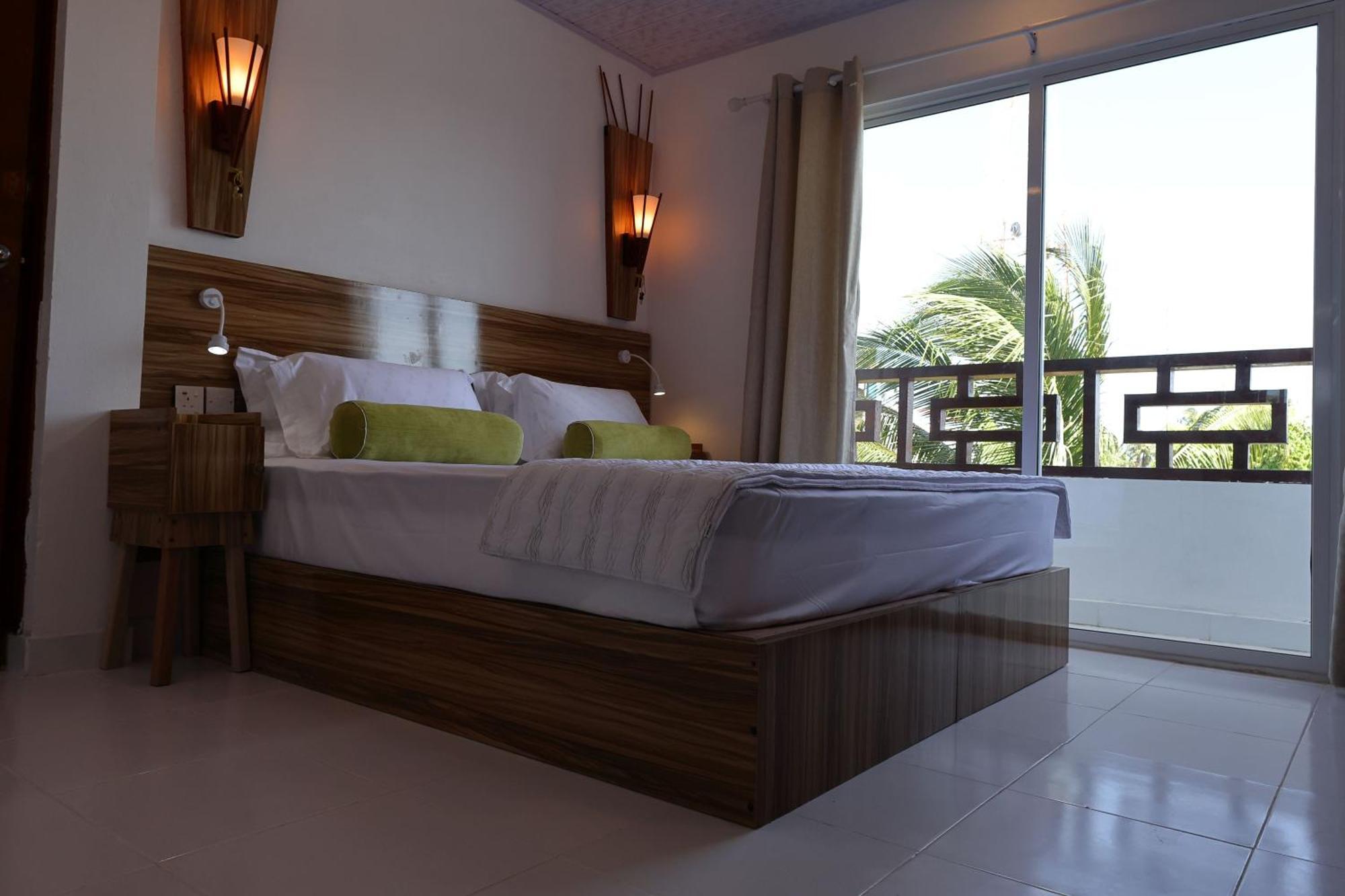 Batuta Maldives Fourson Hotel Thulusdhoo Ngoại thất bức ảnh